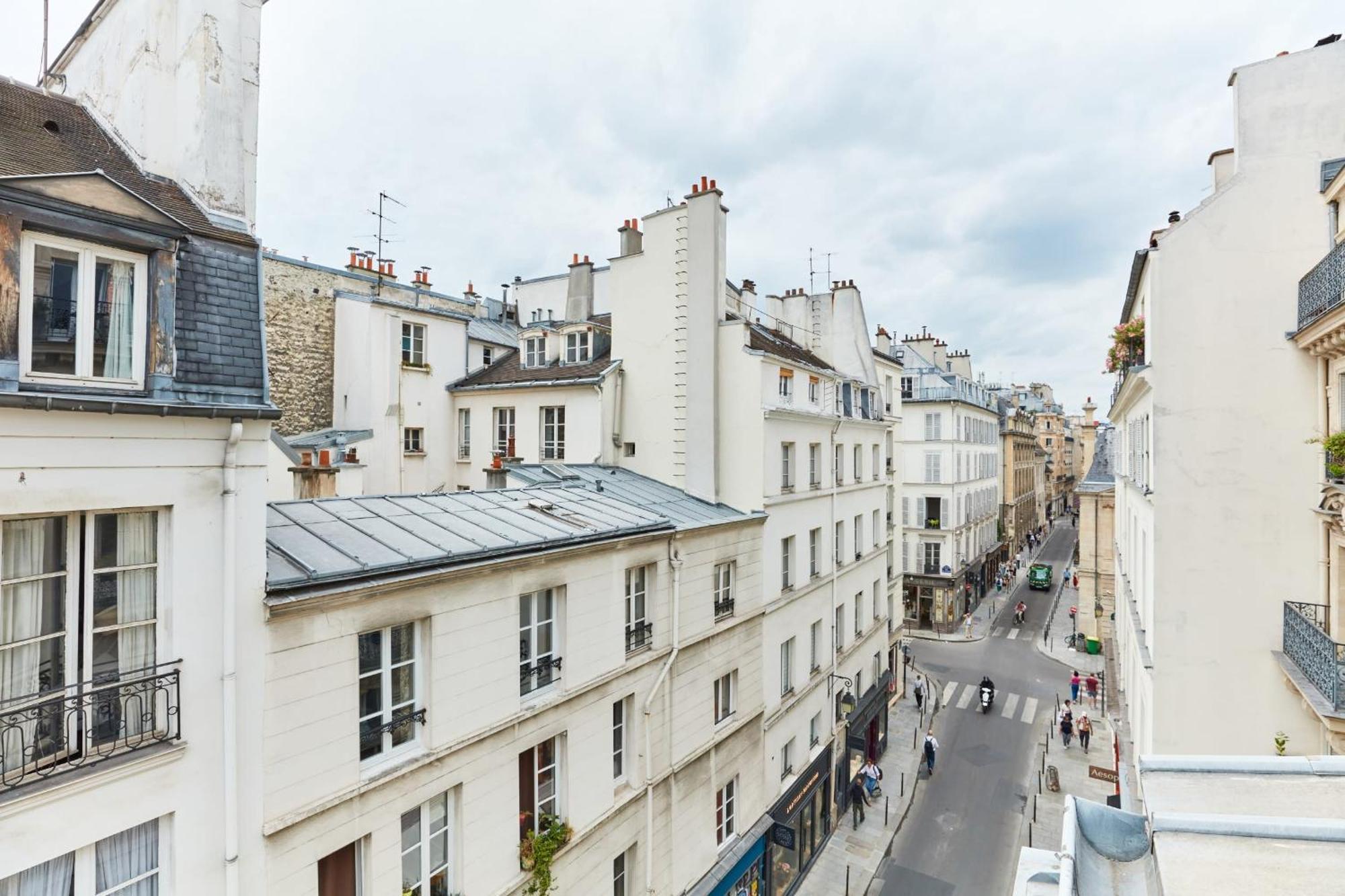 Place Des Vosges - 1Br With Balcony - Cityapartmentstay Parigi Esterno foto